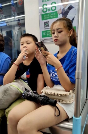 地铁上的可爱少女 [576 MB/MP4]