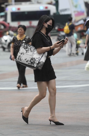 玉足街拍高跟shaofu