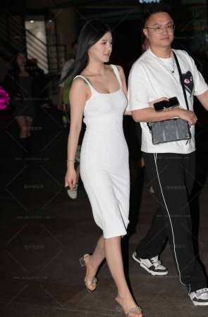 温柔的大妹子约会穿搭 240316-23-41 13P