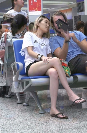 人字拖玉足美腿小姐姐