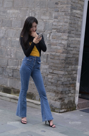 秋意紧牛倆闺蜜