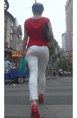 白色紧身微透妹子