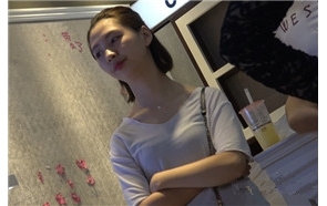 4k-纤细玉指短发气质小姐姐