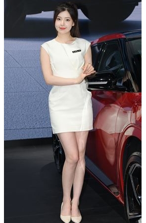 连体包屯气质美女(173P)