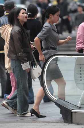 诱惑肉丝高跟街拍OL