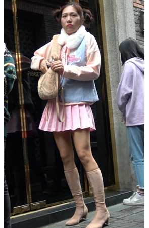 粉色百褶裙小姐姐