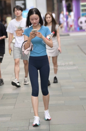 23622-3=66/邻居紧身裤女孩 13P