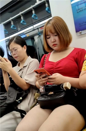 红衣小肥妞 [666 MB/mp4]