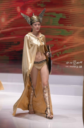 20117-10+81/黄金配美人 3P