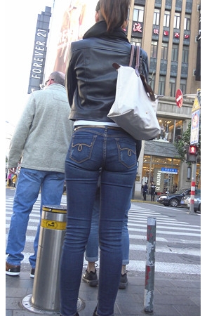 漂亮的牛仔裤美女