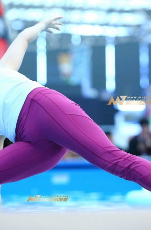 柔美的水上瑜伽表演2