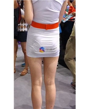 chinajoy展会现场偶遇丰满包臀短裙女神。