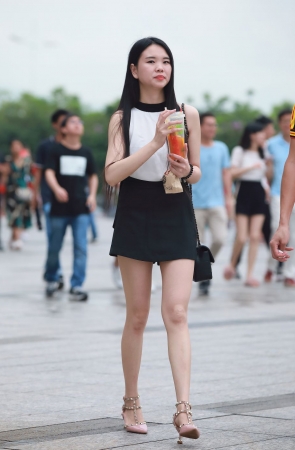 短裤，美腿，凉高