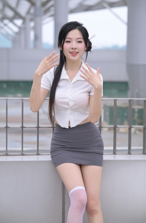 美女 袜子不见了