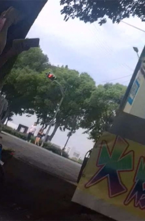 极品美三角白T恤吊带牛仔热裤丰臀