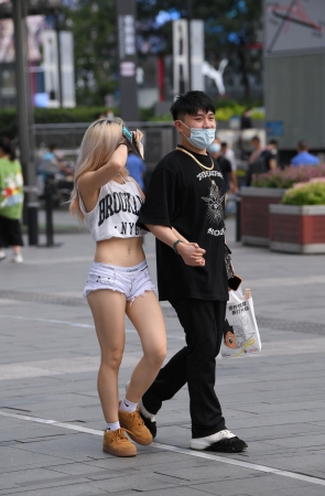 2197-8+54/超短白热裤~