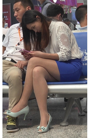 肉丝美腿小姐姐