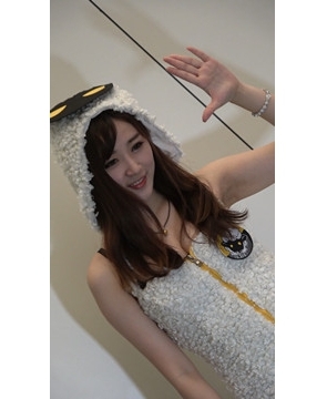 超级小可爱丰满的梦妹子，童颜巨乳。