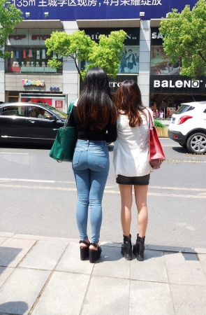 手机拍摄高腰蓝臀妹子—-（10P）