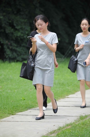 【街拍心灵】空乘学校小姐姐每天肉丝街拍高跟