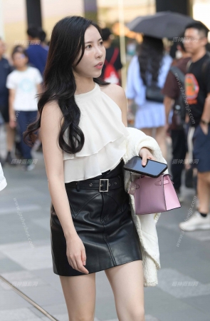 23729-2=90√美腿高跟白皙媳妇～ 14P