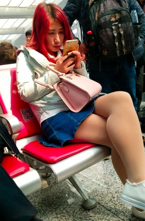 运动鞋黄色肉丝袜大腿