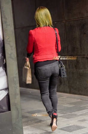 红衣 仔裤  高跟女郎