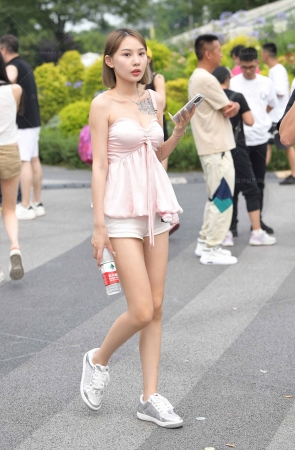 24615-30=60√性感抹胸热裤美腿女生 14P