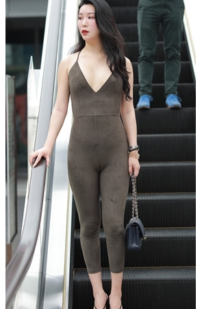 吊带连体紧身骆驼趾美女高清原图(397P)[3.36G/JPG]