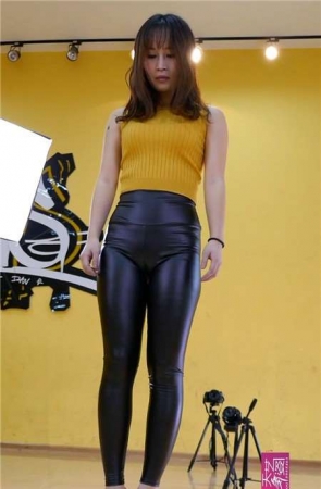 天艺小雨 잘나가서 그竖拍，正面黑色皮裤 [798 MB]