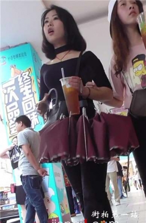 紧身黑色牛仔裤丰臀美女。[1.03 GB]