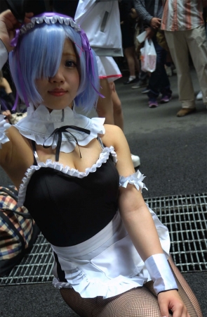 黑丝高跟cosplay女仆装丰满少女