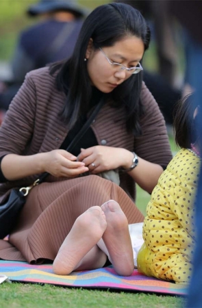 No667 超薄无档长丝并非人人都可驾驭，这不，脚底抽丝了