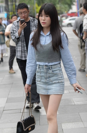 25512-2=57√街拍肉丝素人 9P