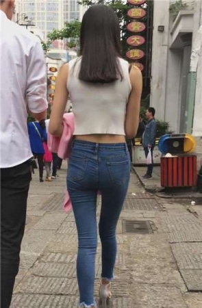 短衣美臀露脐超紧身蓝牛美女 [3.93 GB]