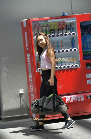 一发可爱的剪刀手