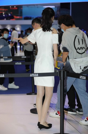 【街拍心灵】车展礼仪肉丝美腿制服街拍高跟