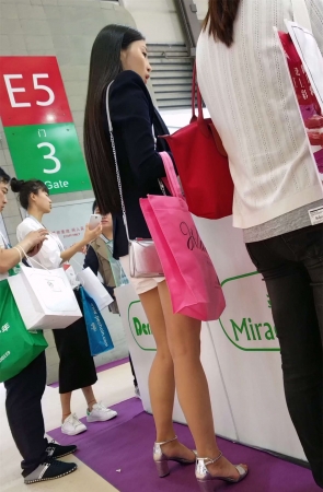 超清大长腿白短热裤女神