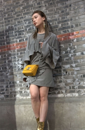 金色短靴成熟性感美女