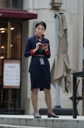 抓拍成熟的金店销售~