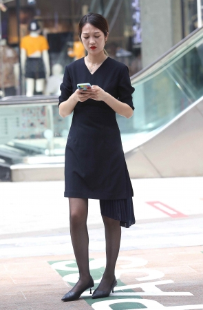 【珏一笑而过】诱惑街拍黑丝高跟OL