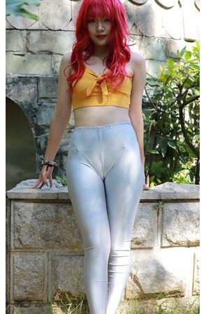 漂亮的红发紧身小姐姐 【套图+视频】