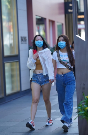 肉肉的超短热裤