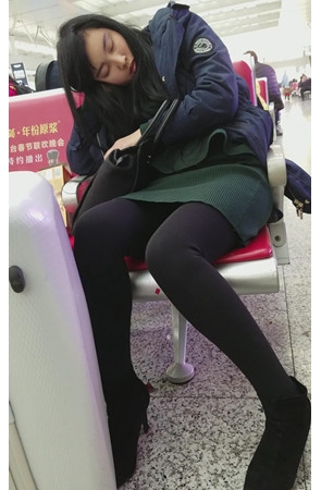 休息的黑色丝袜妹子