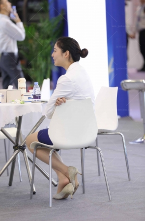 售楼处经理肉丝高跟挑鞋歇歇 10P