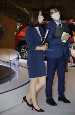 【街拍心灵】车展销shou肉丝美腿街拍制服高跟