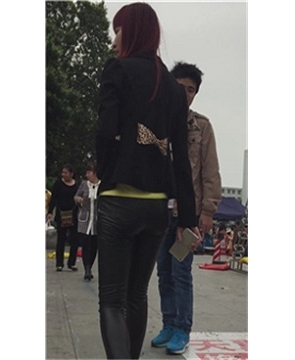 黑色紧身皮裤美女 [1.60 GB]