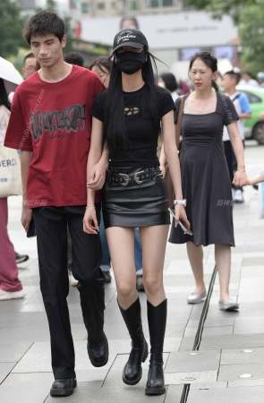 屁股圆圆穿皮裙的真美。230914-8-42 14P