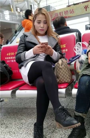 4K极品街拍美腿黑丝袜美女姐姐