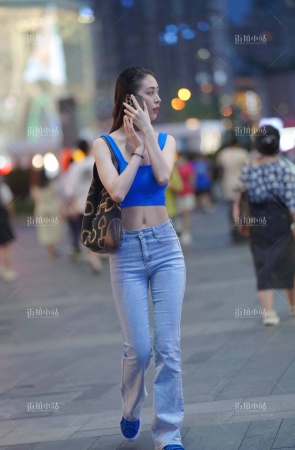 小蛮腰牛仔美眉